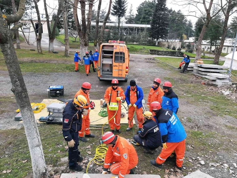 SUBÜ Arama ve Kurtarma Ekibi eğitimlere başladı
