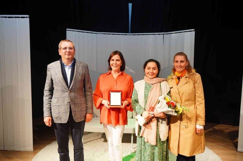 Usta oyuncu Lale Mansur ve Gizem Aldemir- “Acı Kaybımız” ile büyüledi
