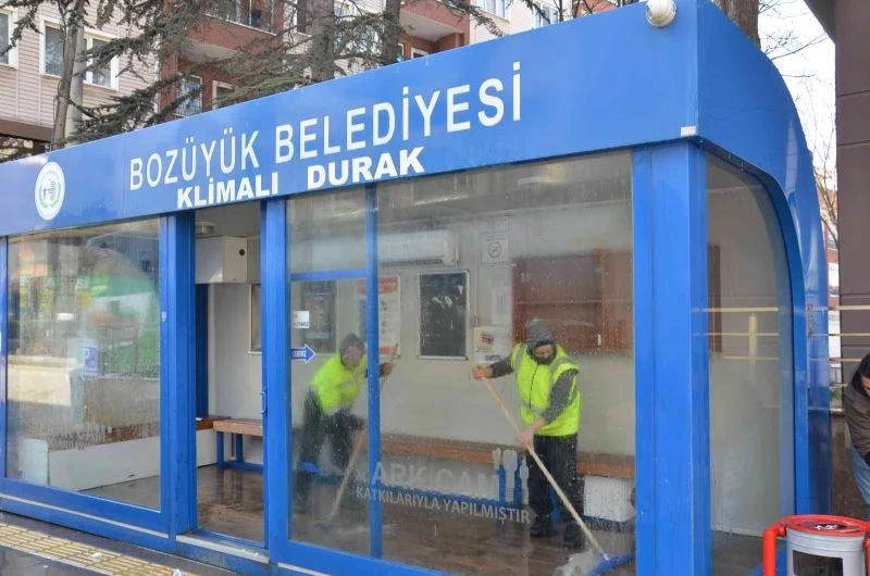 Bozüyük’te duraklar yıkanıyor
