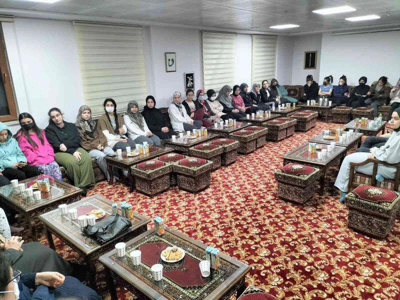 Öğrencilere dini bilgiler aktarılıyor
