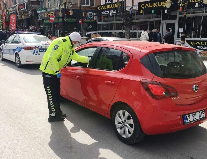 Sürücü ve yolculara emniyet kemeri ve bebek oto koltuğu kullanmanın gerekliliği anlatıldı
