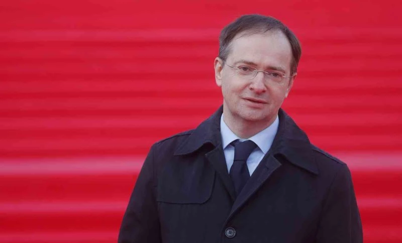 Rus müzakere heyetinin başkanı Medinskiy: “Kiev ve Çernihiv’de gerilimi düşürme kararı ateşkes anlamına gelmiyor”
