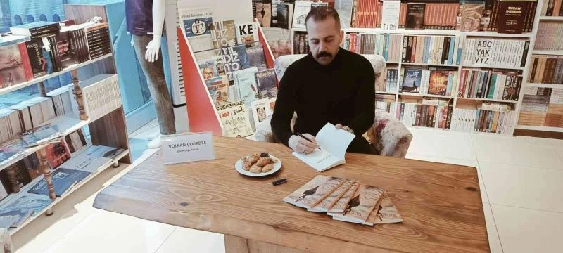 İkinci bilim-kurgu romanını çıkaran Samsunlu polise senaristlik teklifi
