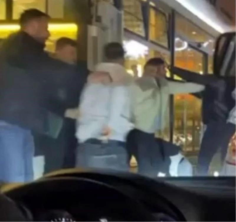 Yol verme kavgasında taraflar birbirine girdi
