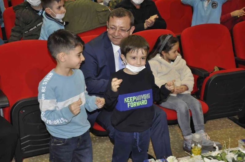 Vali Polat, öğrencilerin okuma heyecanlarına ortak oldu
