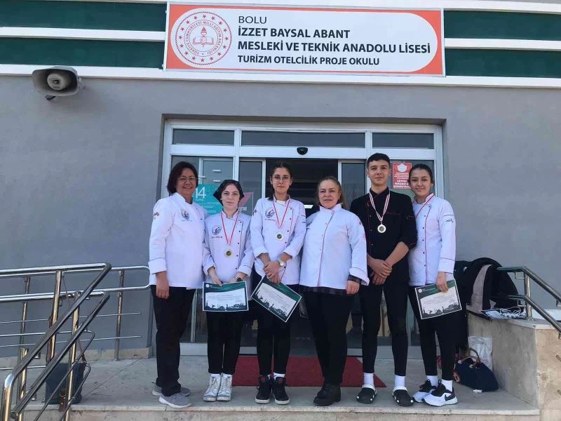 Genç aşçı adayları Eskişehir’e ikinci olarak döndü
