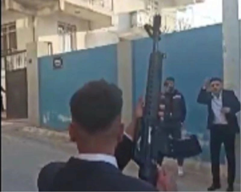 Magandalar, balkondaki çocuklara aldırış etmeden ateş açtı
