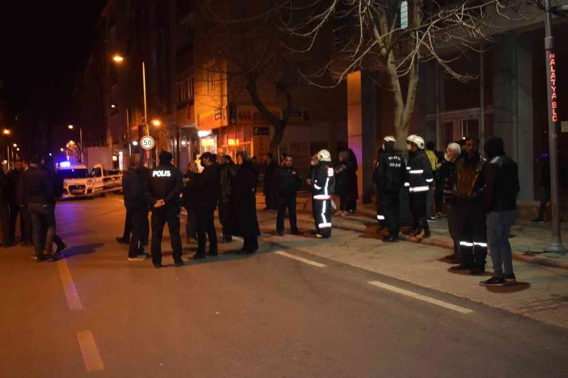 Malatya’da kolonlarında çatlama iddiasıyla bir apartman tahliye edildi
