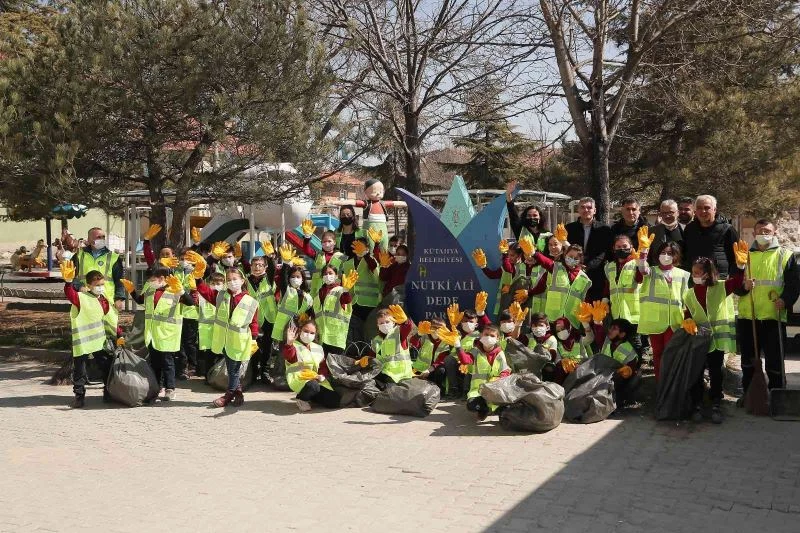 Minik ellerden çevre temizliği
