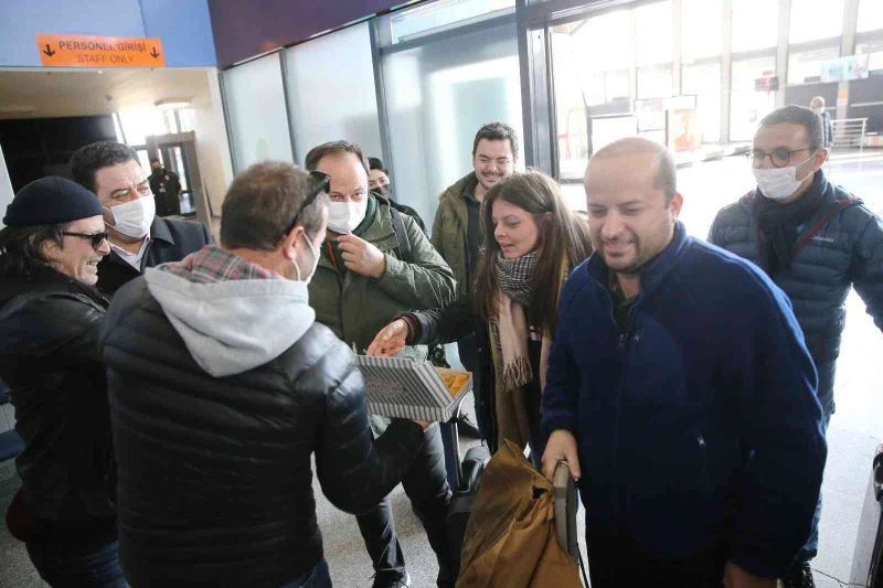 Savaşın ortasında kalan turizmciler 84 saatlik yolculuğun ardından Bodrum’a ulaştı: İlk işleri baklava yemek oldu
