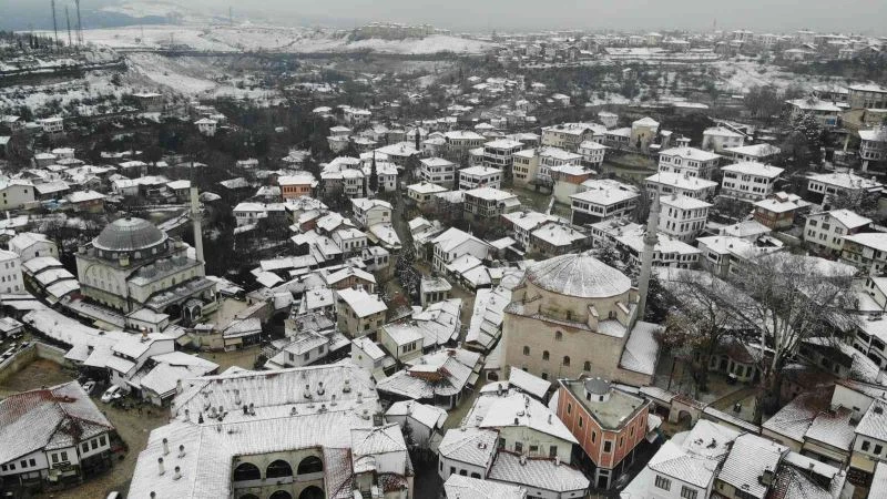 Karabük baharı karla karşıladı
