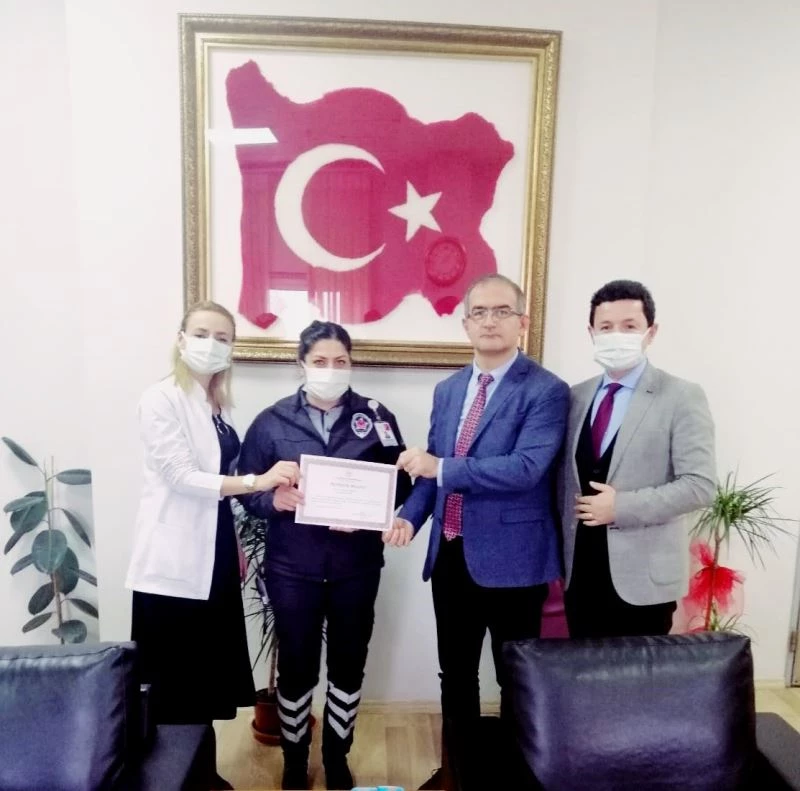 Kadın güvenlikçi sıra kavgasını tek başına önledi, takdire layık görüldü
