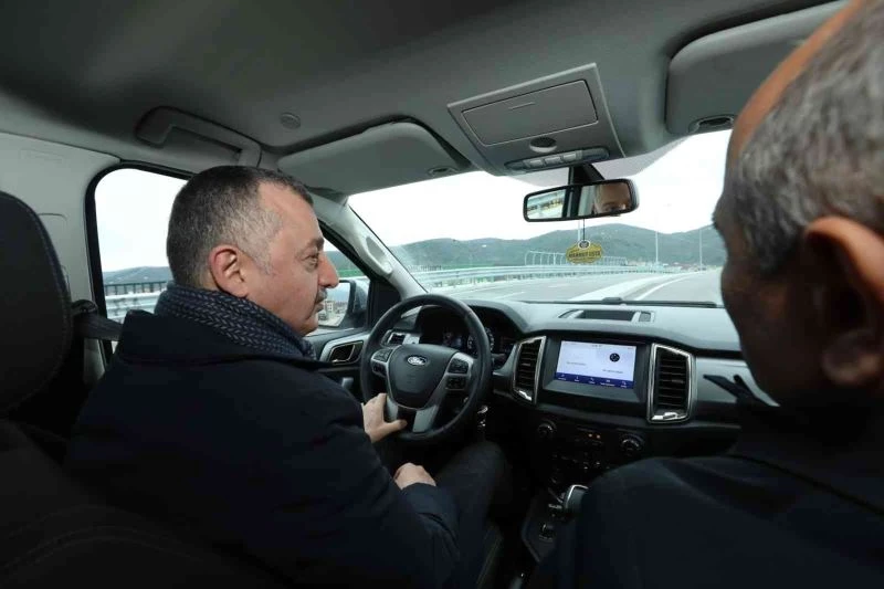 Başkan Büyükakın, tamamlanan yol ve köprüyü test etti
