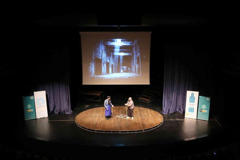 Konya Büyükşehir tiyatro oyunlarıyla öğrencilerin gelişimine katkı sağlıyor
