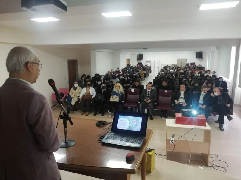 Prof. Dr. Fatih Satıl öğrencilere Şifalı Bitkileri anlattı
