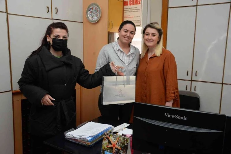 Başkan Bakkalcıoğlu’ndan muhasebecilere çikolatalı kutlama
