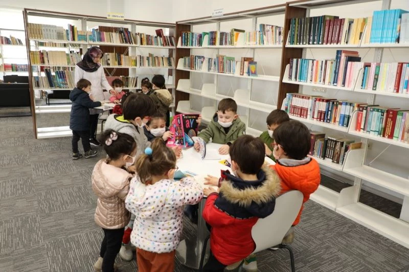Anaokullu minikler kitapla buluştu

