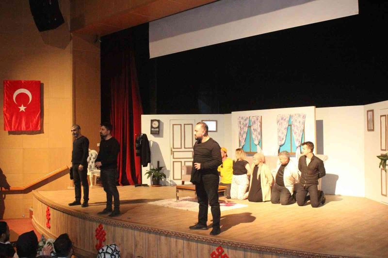 Kilis’te “Darısı Başımıza” isimli tiyatro oyunu sergilendi
