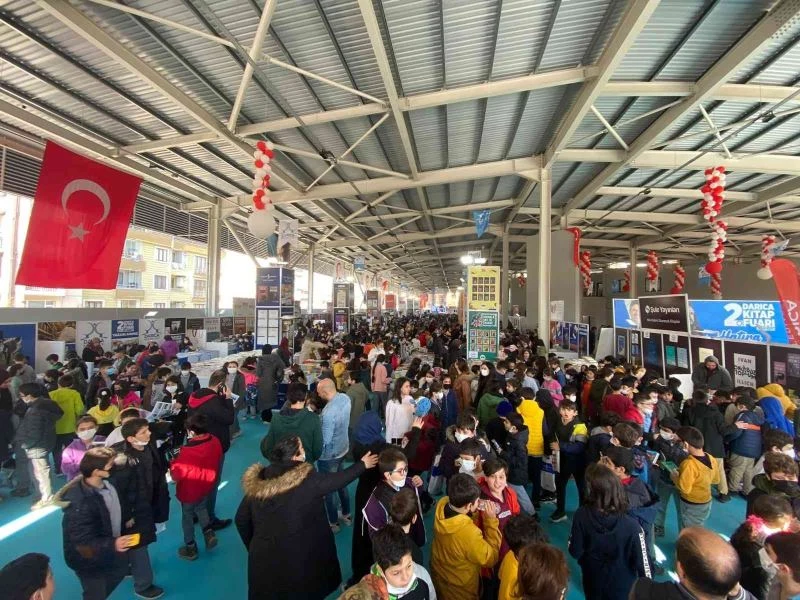 120 bin kişinin ziyaret ettiği kitap fuarı konserle sona erdi
