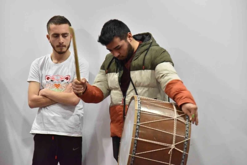 Ramazan öncesi davulcular maniler eşliğinde hünerlerini sergiledi
