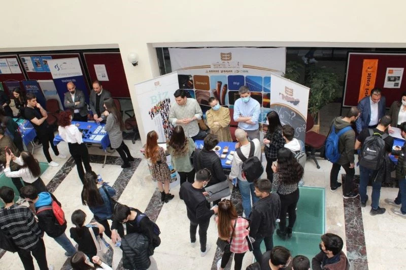 Geleceğin mühendisleri firmalarla bir araya geldi
