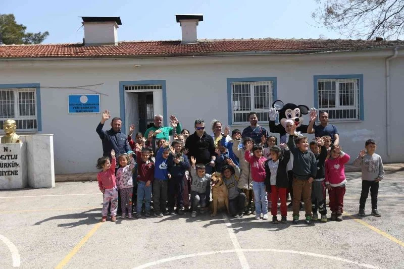 Büyükşehir miniklere hayvan sevgisi aşılıyor
