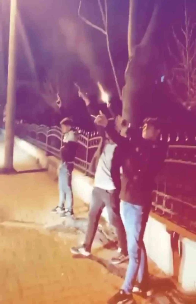 Bursa’da magandalar havaya ateş açtı, kameraya yakalandı
