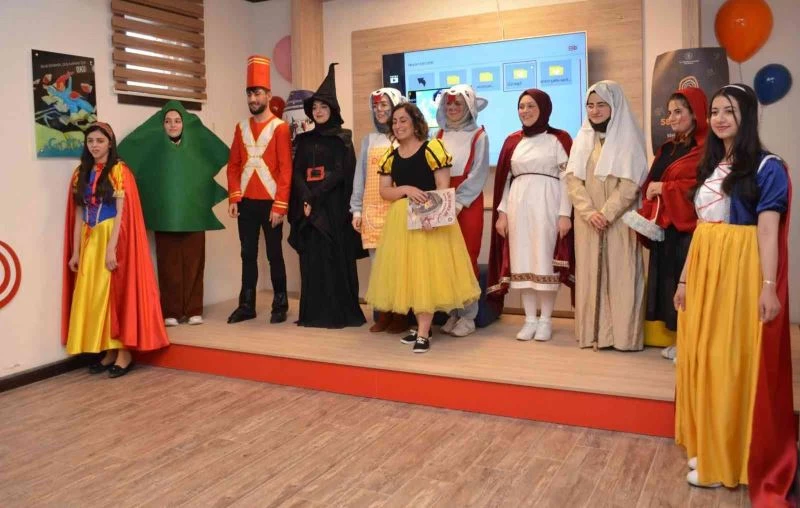 “Kim Korkar Kırmızı Başlıklı Kızdan” adlı çocuk oyununu sahneledi
