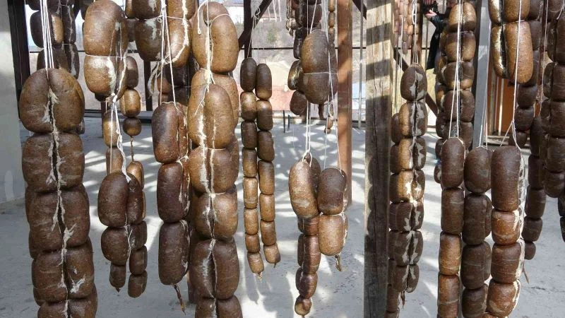 45 günde üretilen bu sucuğun lezzetine doyum olmuyor
