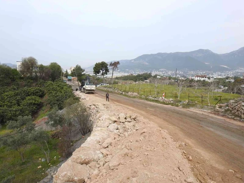 Alanya Çıplaklı, Dimçayı, Oba ve Karakocalı’da imar yolu çalışması
