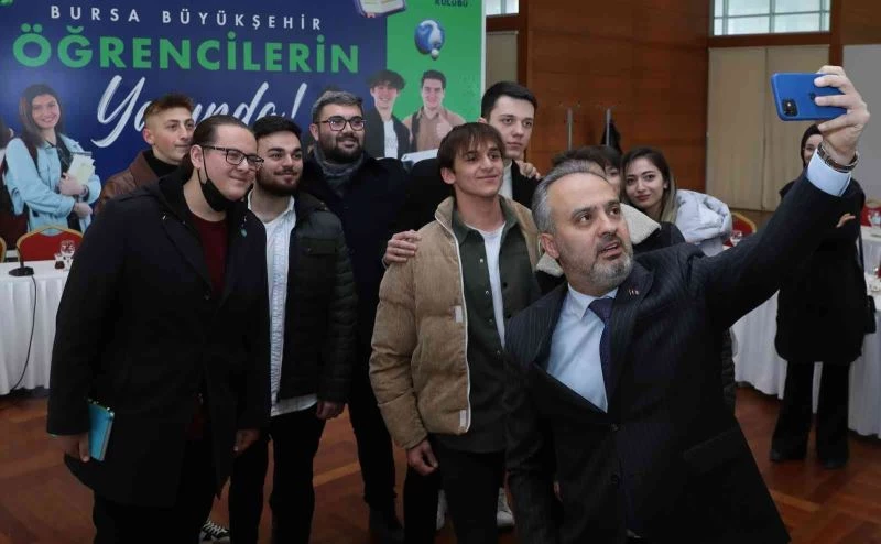 Üniversiteliler burslarına kavuşuyor
