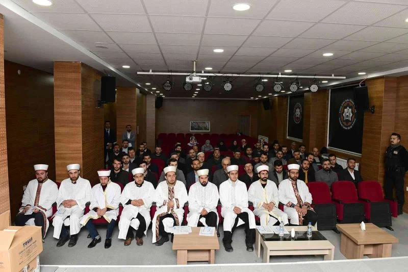 Çatak’ta imamlara cübbe giydirme merasimi
