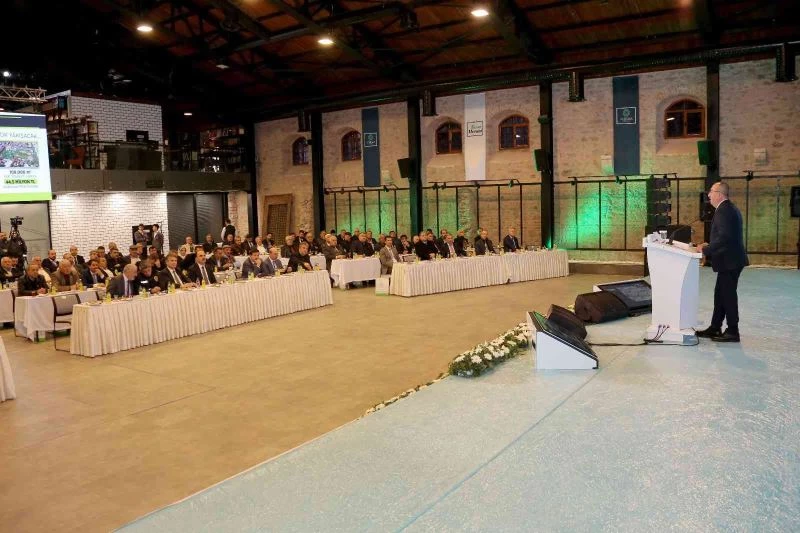 Başkan Kavuş, 3 yıllık hizmetlerini Konya protokolüne anlattı
