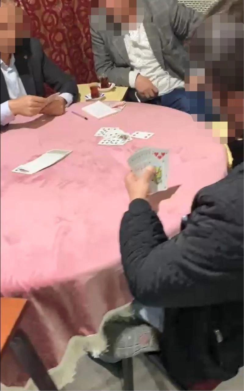 Bursa’da kumar oynatılan kıraathaneye şok baskın
