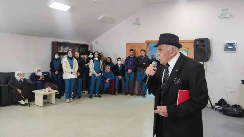 Üniversiteli öğrencilerden huzur evi sakinlerine anlamı ziyaret
