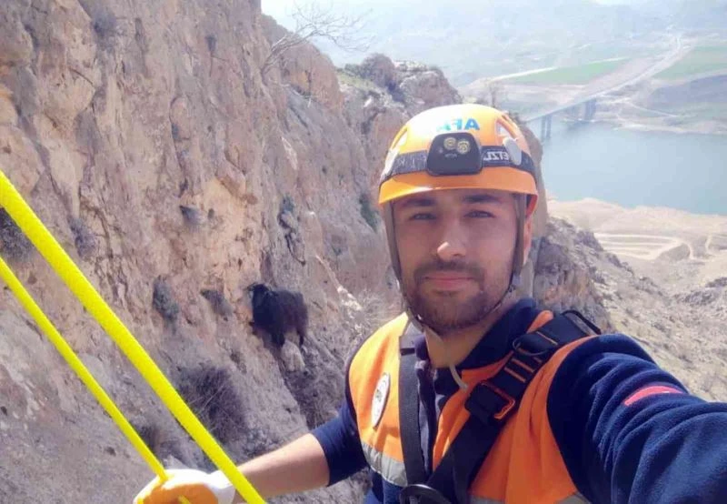 Dağlık alanda mahsur kalan keçi AFAD’ın 4 saatlik çalışmasıyla kurtarıldı

