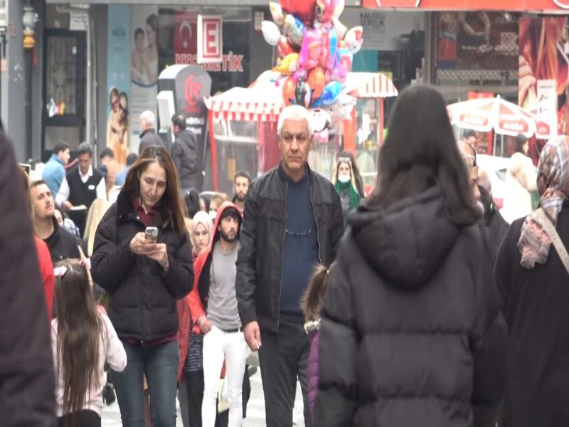 Ramazan öncesi şehrin simgesi Milli kuvvetler caddesi’nde yoğunluk
