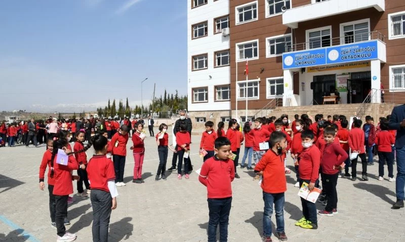 Cahit Zarifoğlu İlk ve Ortaokulunda kitap okuma etkinliği
