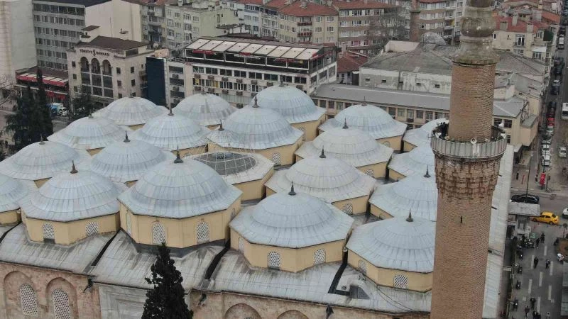 623 yıllık Ulu Cami’ye Ramazan mahyası asıldı

