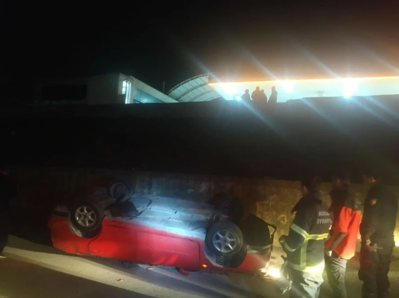 Gaz pedalı takılı kalan otomobil 7 metrelik boşluktan aşağıya uçtu: 1 ağır yaralı
