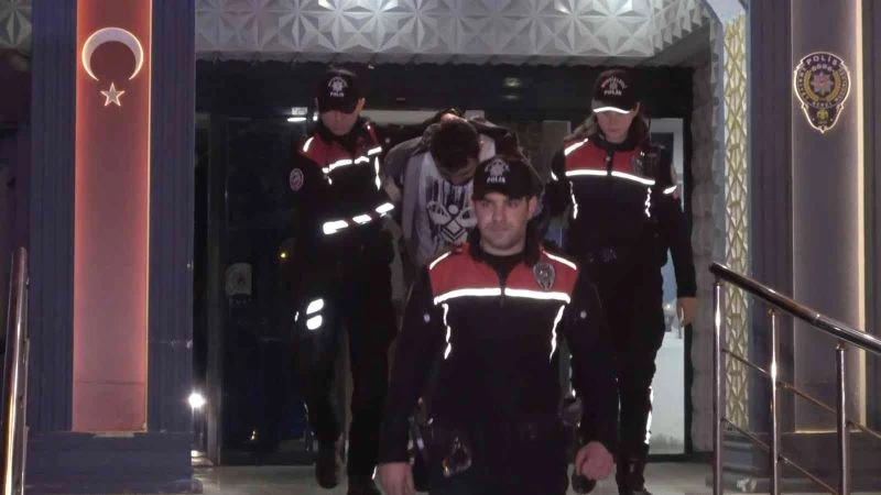 Yunus timlerinin dur ihtarına uymadı, 20 kilometre kaçtı...Yüklü uyuşturucu ile yakalandı
