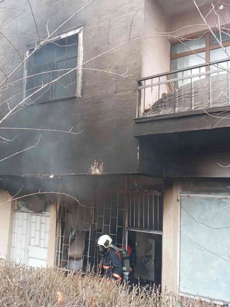 Başkent’te depo yangınında alevler göğe yükseldi
