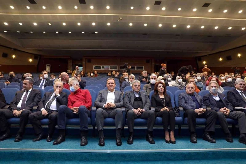 Başkan Seçer, ‘Göçler ve Mersin Tarihi’ kitabının imza günü ve söyleşisine katıldı
