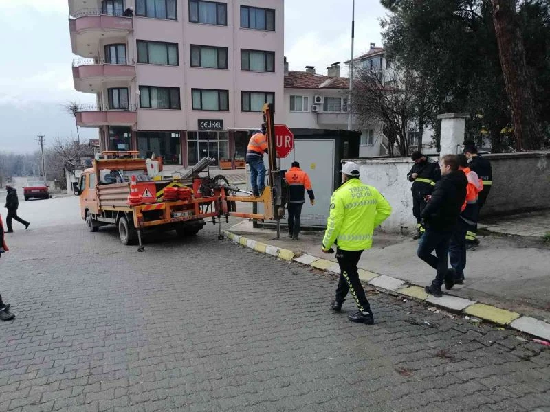 Kargı’da çalınan trafik tabelalarının yerine yenileri konuldu
