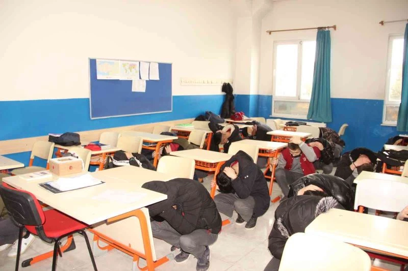 Okul zili yerine, alarm zilleri çaldı
