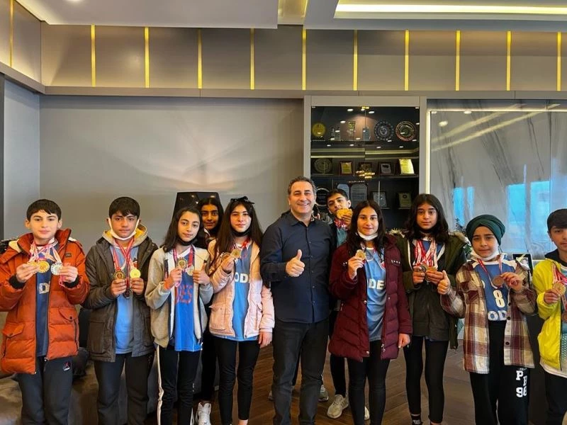 Bocce ve oryantirin branşında şampiyon öğrencilere ödül
