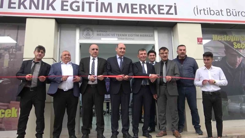 Vatandaşlara 33 alanda 181 dalda eğitim verecek mesleki ve teknik eğitim bürosu açıldı
