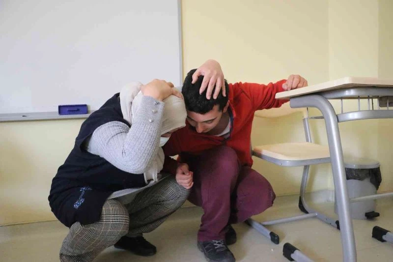 Özel öğrenciler deprem gerçeğini tatbikatla öğrendi
