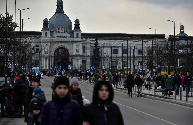 Lviv tren istasyonu umudun ve hüznün simgesi
