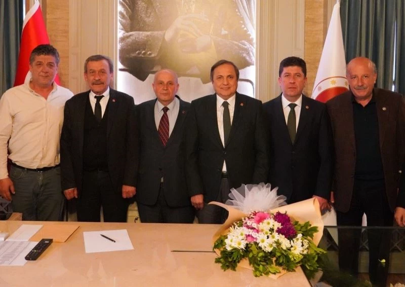 Bilecik Belediye Başkan Vekili Tüfekçioğlu, ilk gününde çiçeklerle karşılandı
